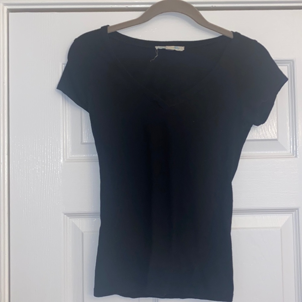 Black short sleeve v neck forever 21 shirt